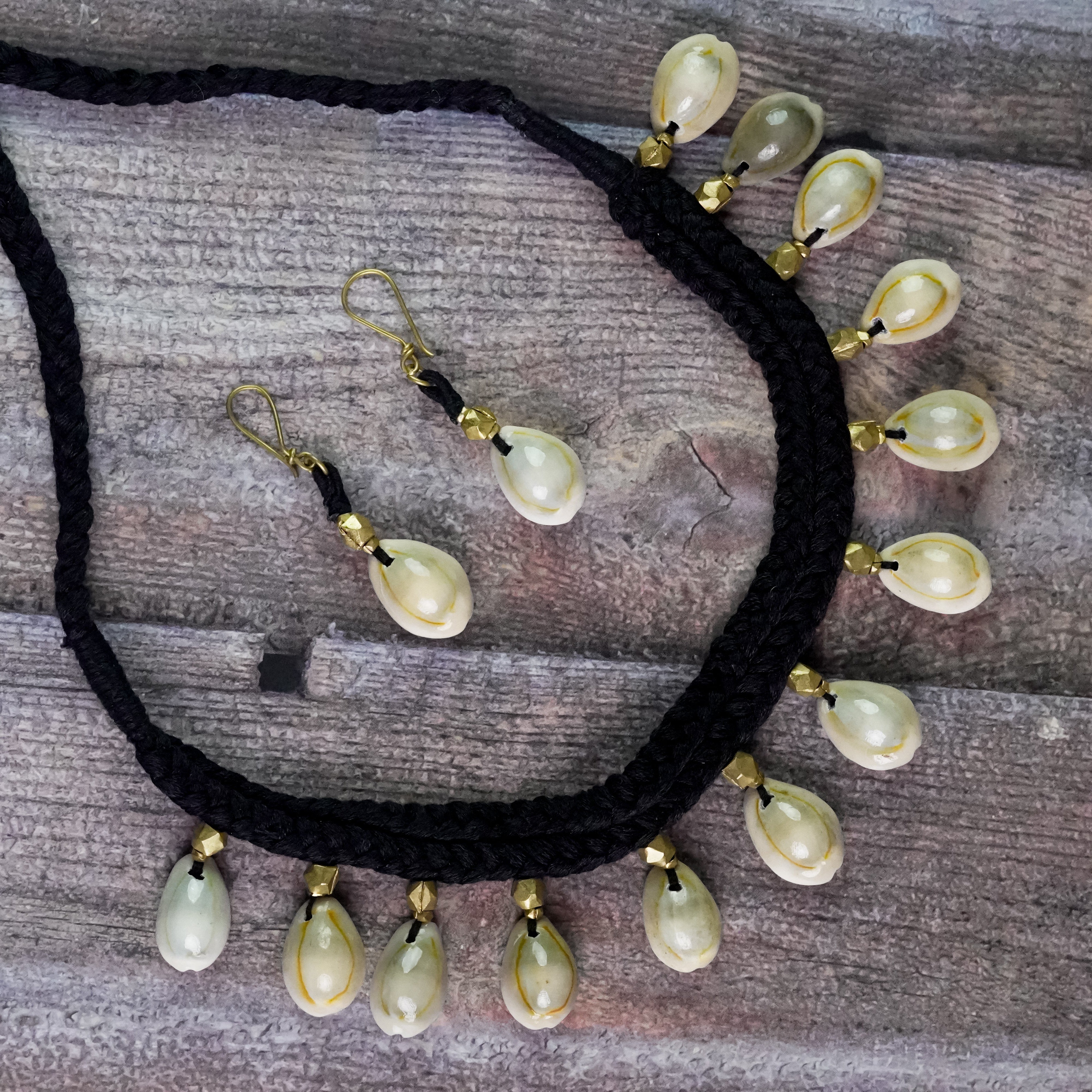 Black Cowrie Dhokra Jewellery