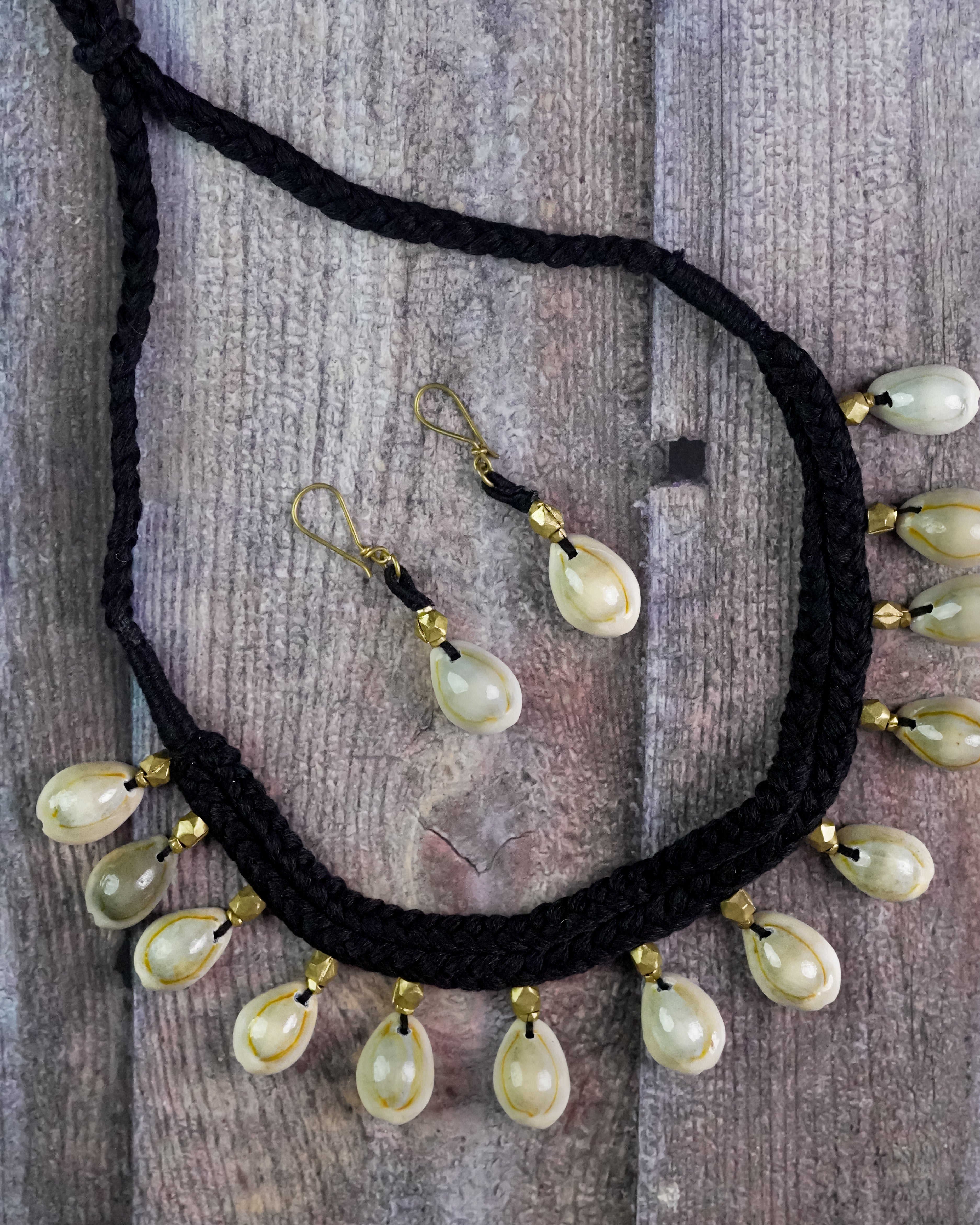 Black Cowrie Dhokra Jewellery