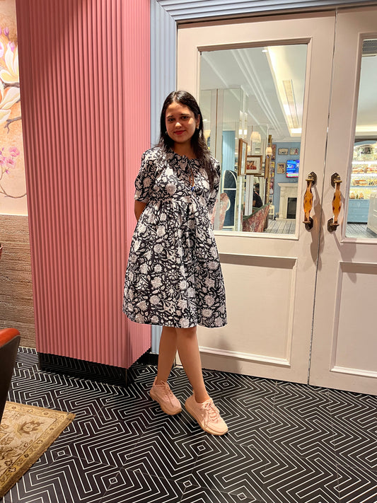 Noir et Blanc Floral Dress